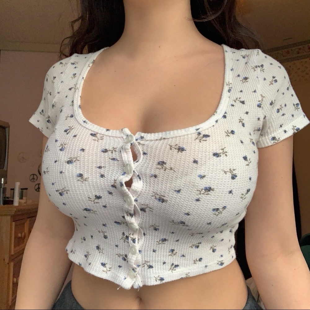 Brandy Melville Floral Zelly Top
